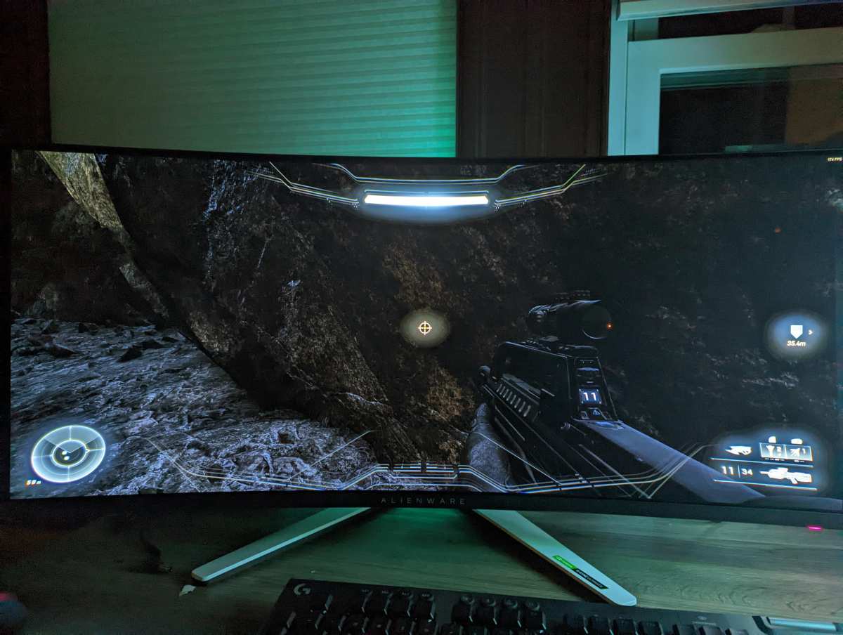 blooming effect on mini LED monitor