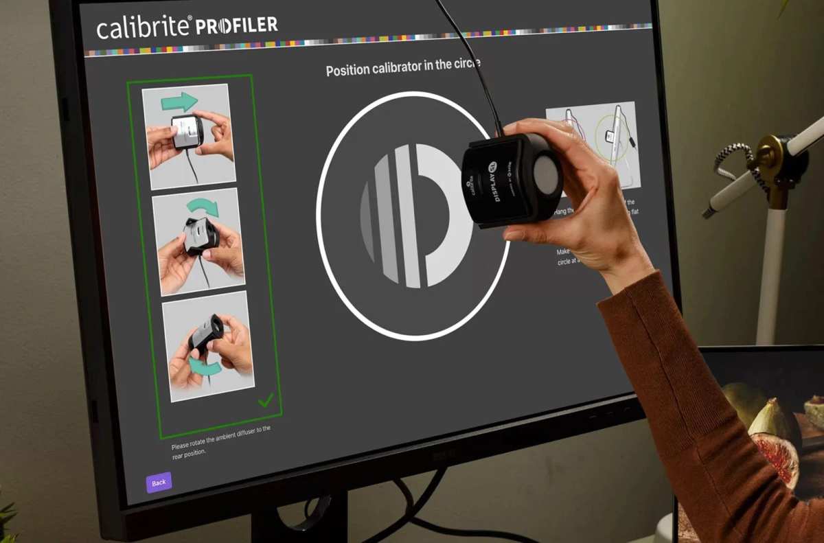 colorimeter measuring monitor brightness