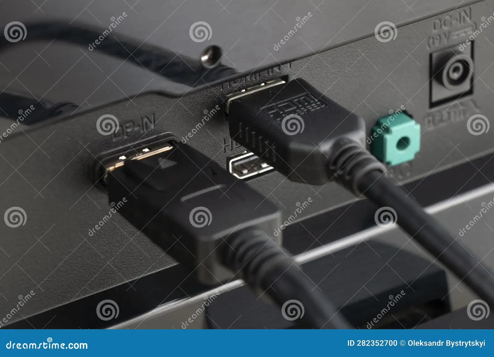DisplayPort or HDMI cable connection