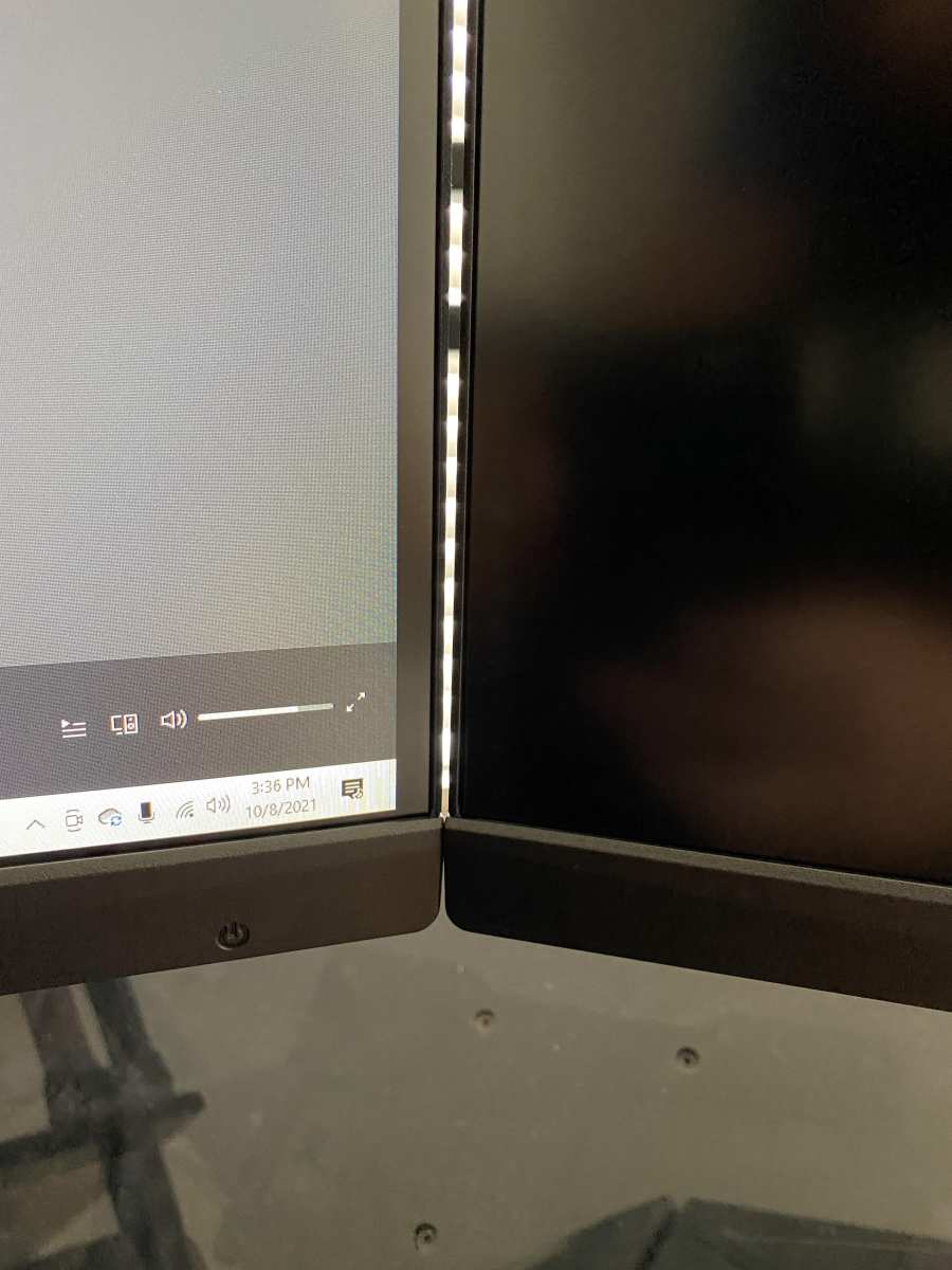 dual monitor bezel gap close up