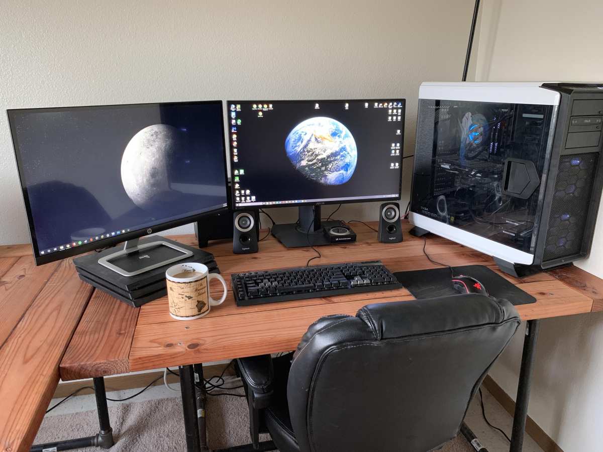 dual monitor setup