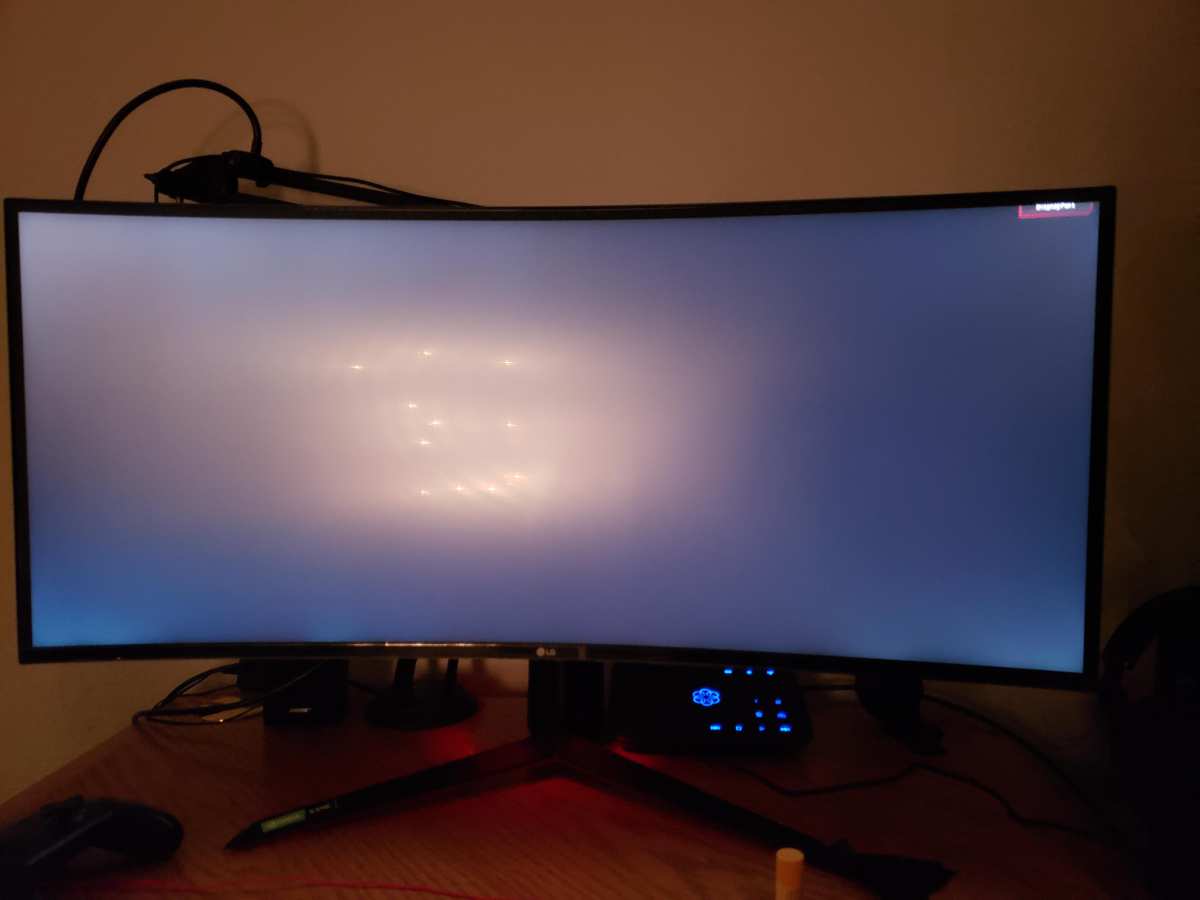 IPS glow on dark screen