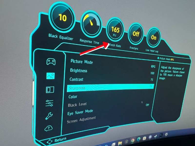 Monitor on-screen display menu showing refresh rate setting