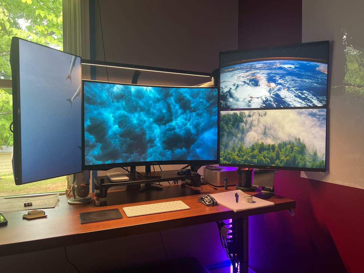 one horizontal one vertical monitor