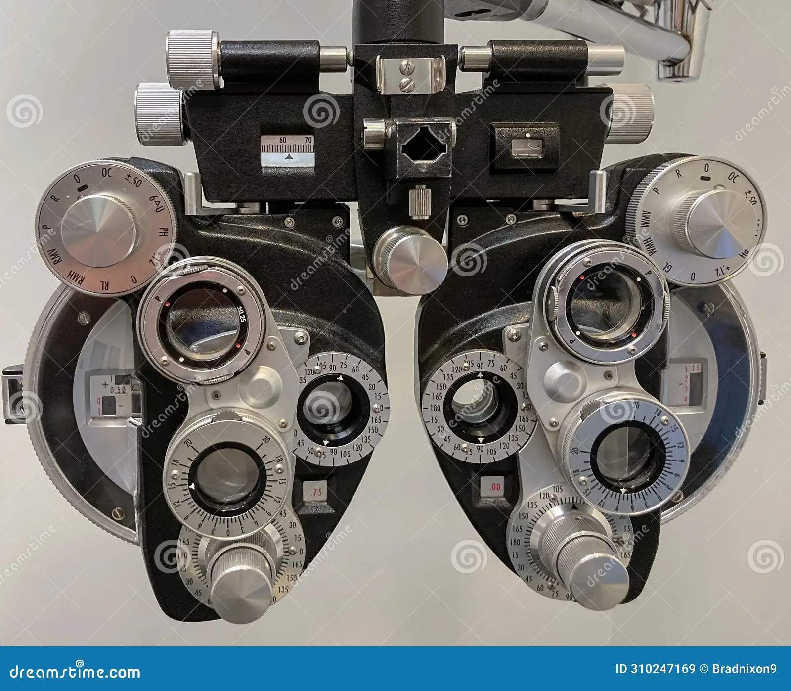 optometrist eye examination equipment