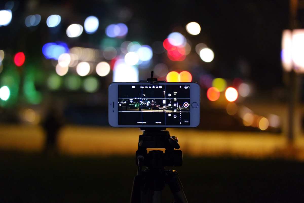 phone tripod night mode