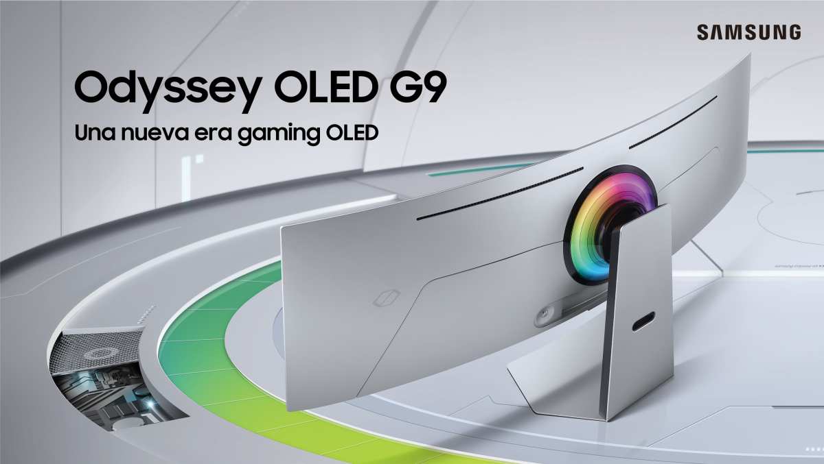 QD-OLED monitor product shot
