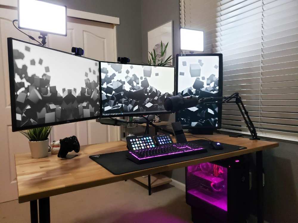 streamer desk setup touchscreen
