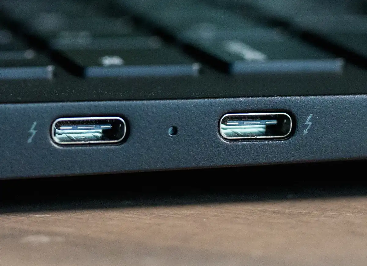 Thunderbolt 4 vs USB-C port comparison