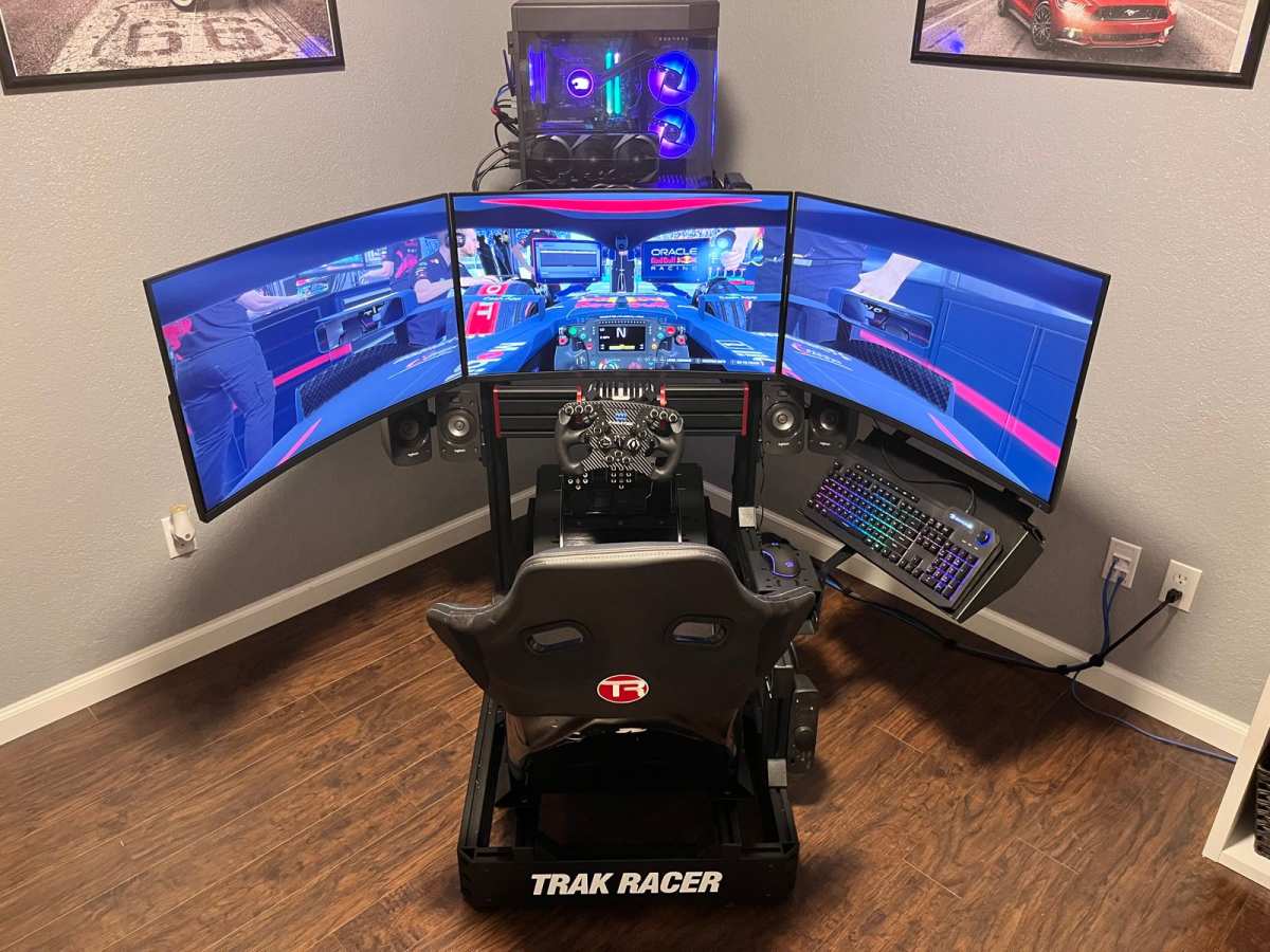 triple monitor racing setup