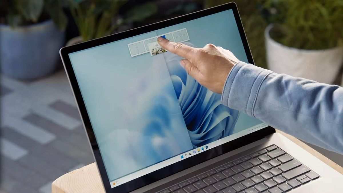 Windows Snap Assist touchscreen