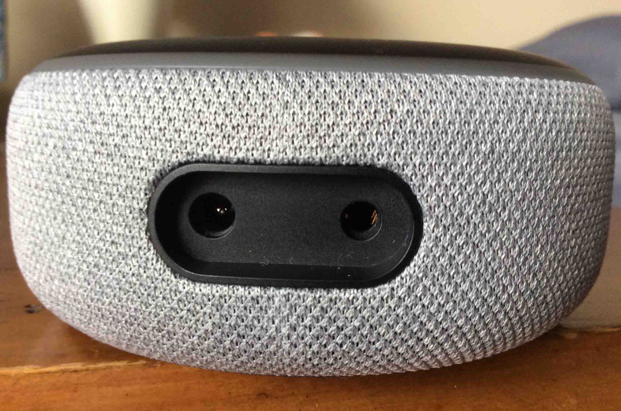 smart speaker audio output port