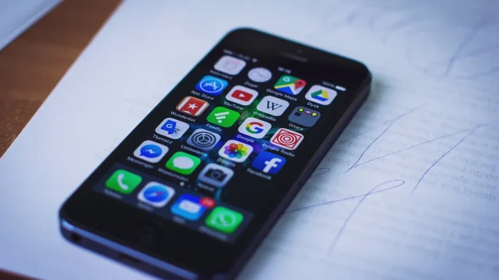 12 iPhone Apps Every Woman Needs Right Now