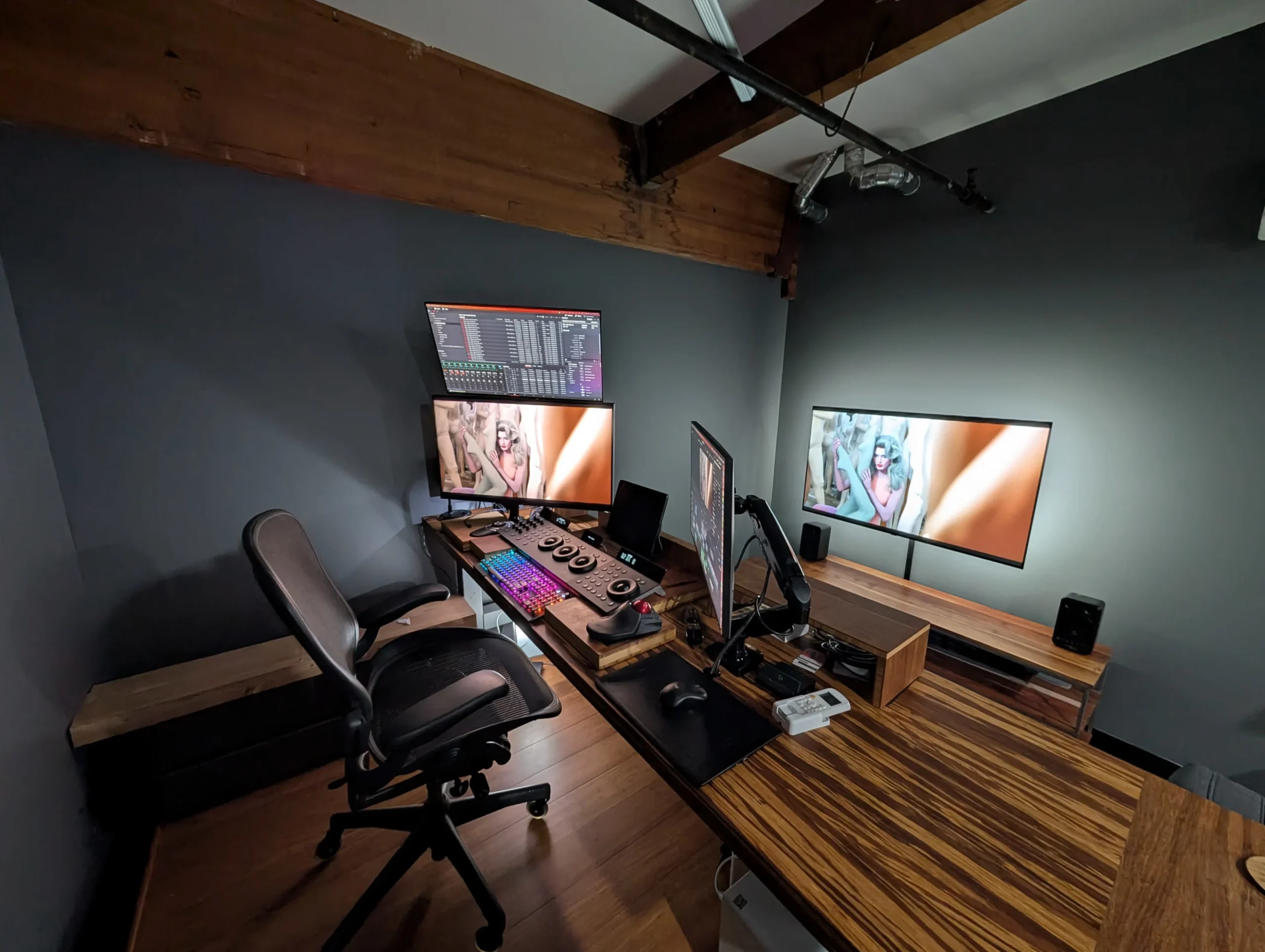 why do video editors use high nits monitors
